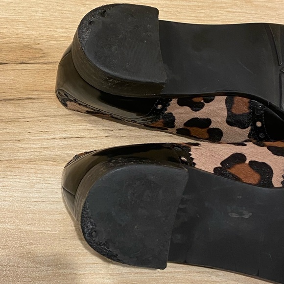 STUART WEITZMAN womens tassel oxfords loafers, leopard print.  Size 8.5 used - Picture 7 of 9